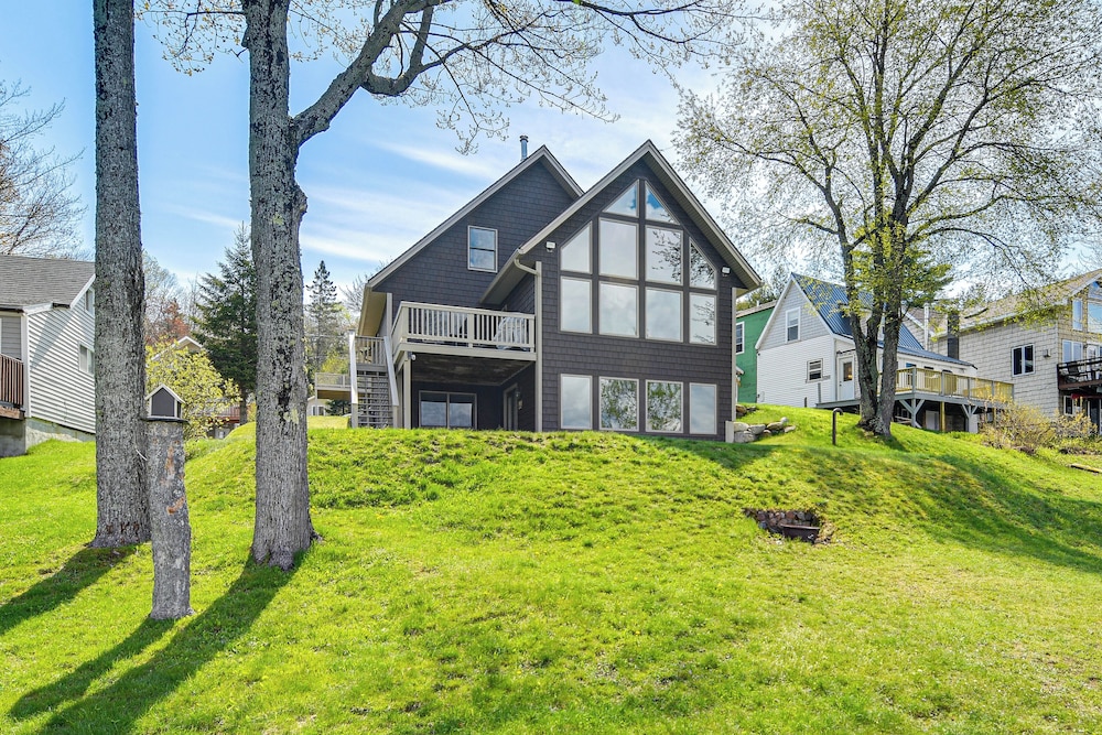 Lakefront New Hampshire Hideaway w/ Deck & Views