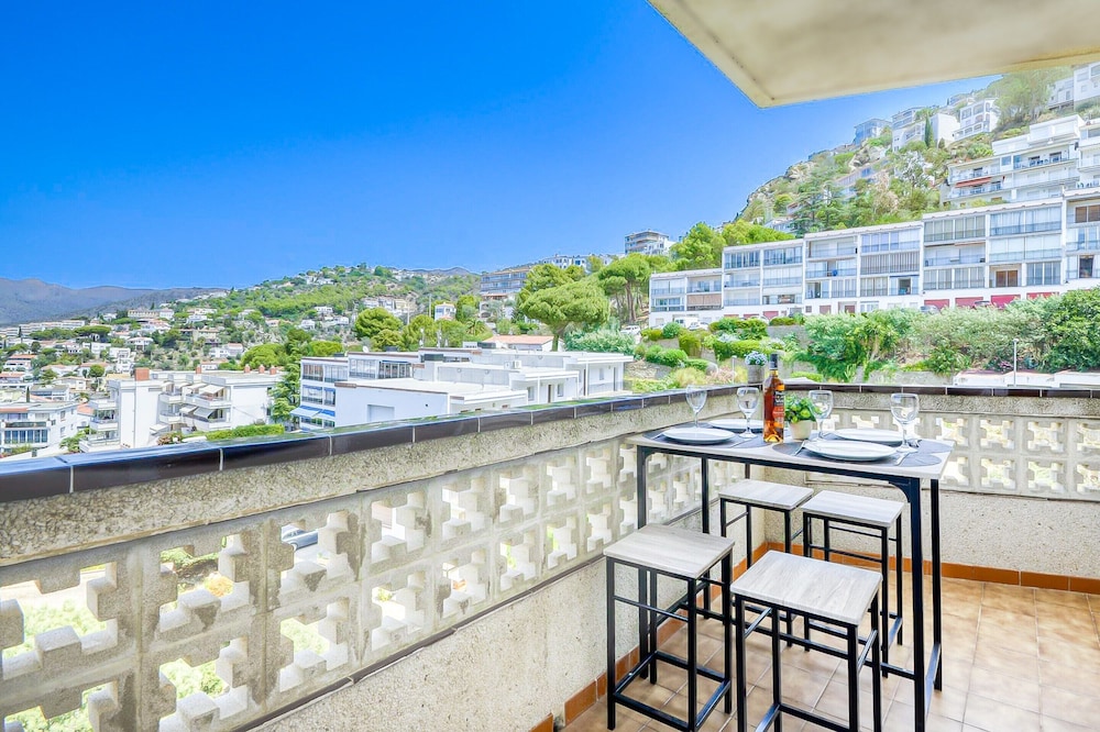 Apartment With Scenic View