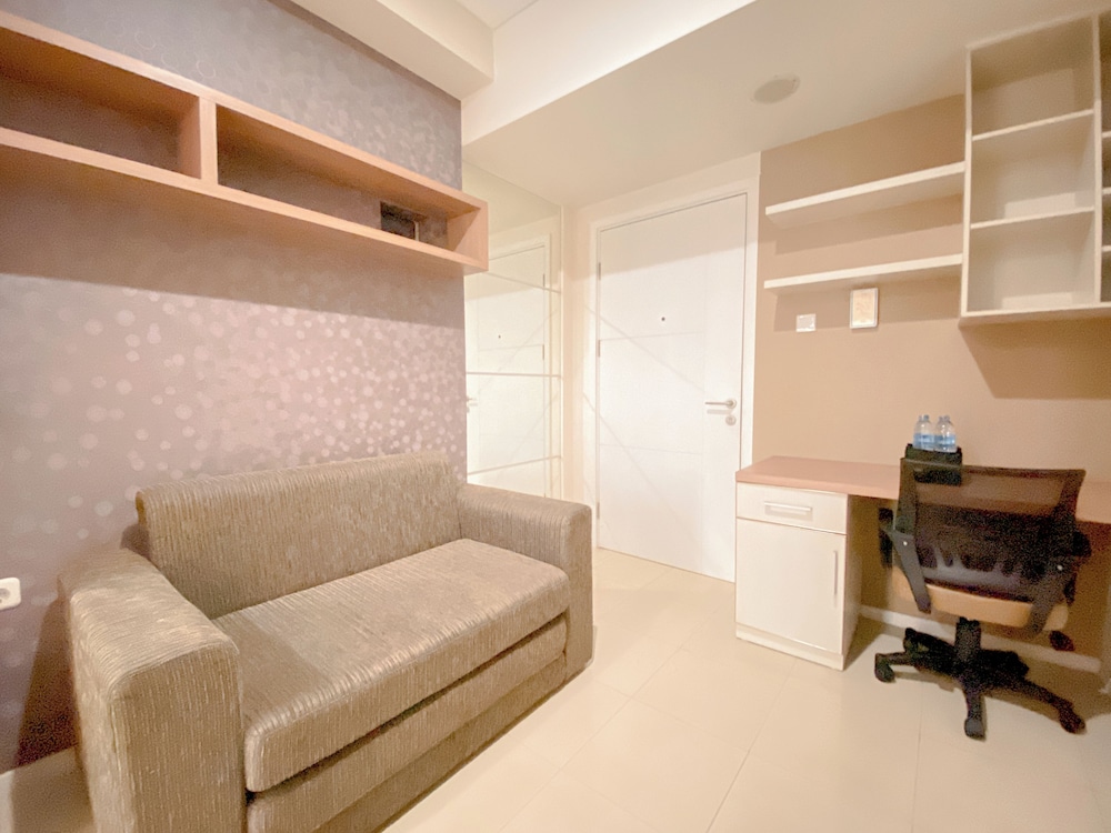 Tranquil Abode 1Br Apartment At Parahyangan Residence
