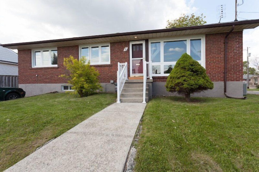 Beautiful Detached 6 Bedroom House