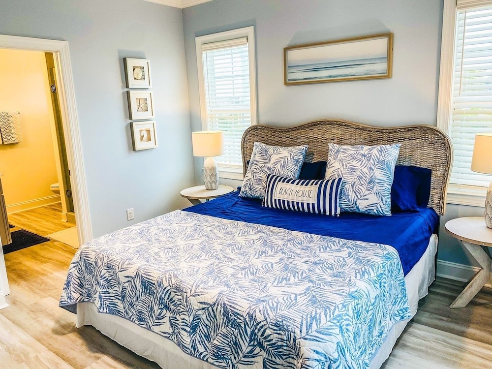 1030 Ocean 5 Bedroom Home by RedAwning view 4