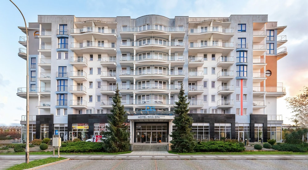 Private Apartments in Seaside SPA Hotel by Renters view 5