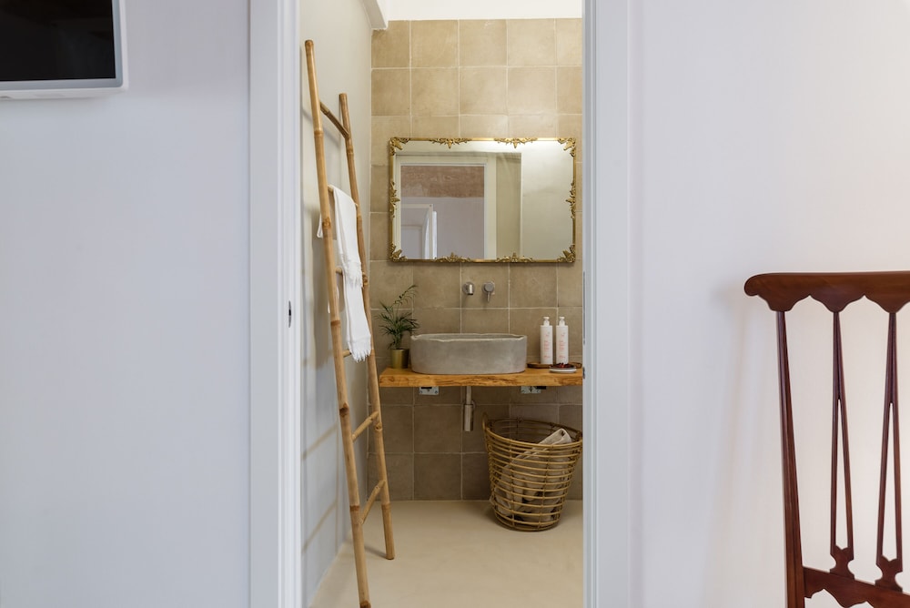 Cementine Traditional Suites