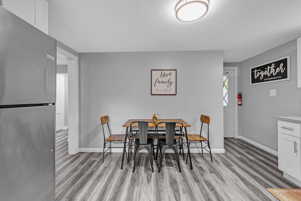 Pet-friendly 4br Near Kennywood & Pittsburgh 4 Bedroom Home