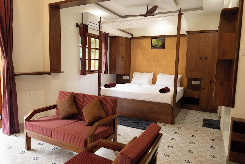 VISTAR HOLIDAYS