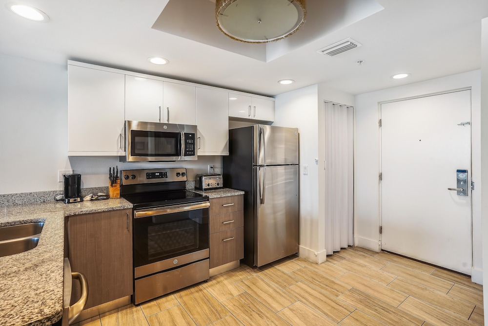 Oceana 204 East