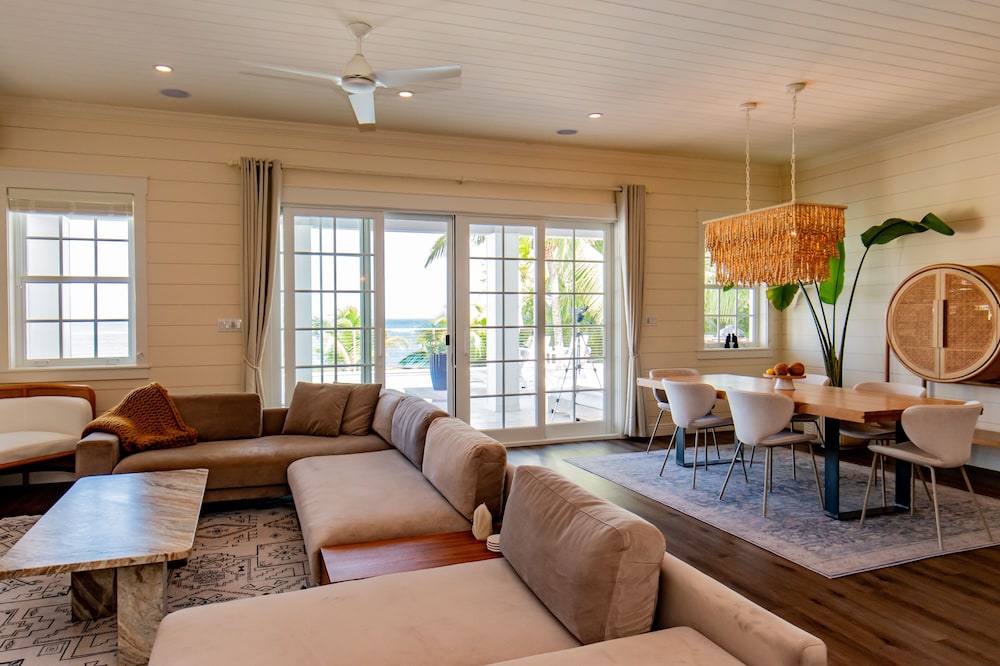 Seaduced - Brand New Luxury Beachfront Estate With Pool 4 Bedroom Home