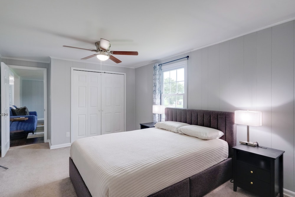 Fish, Relax & Enjoy Lake Views: Colonial Beach Gem