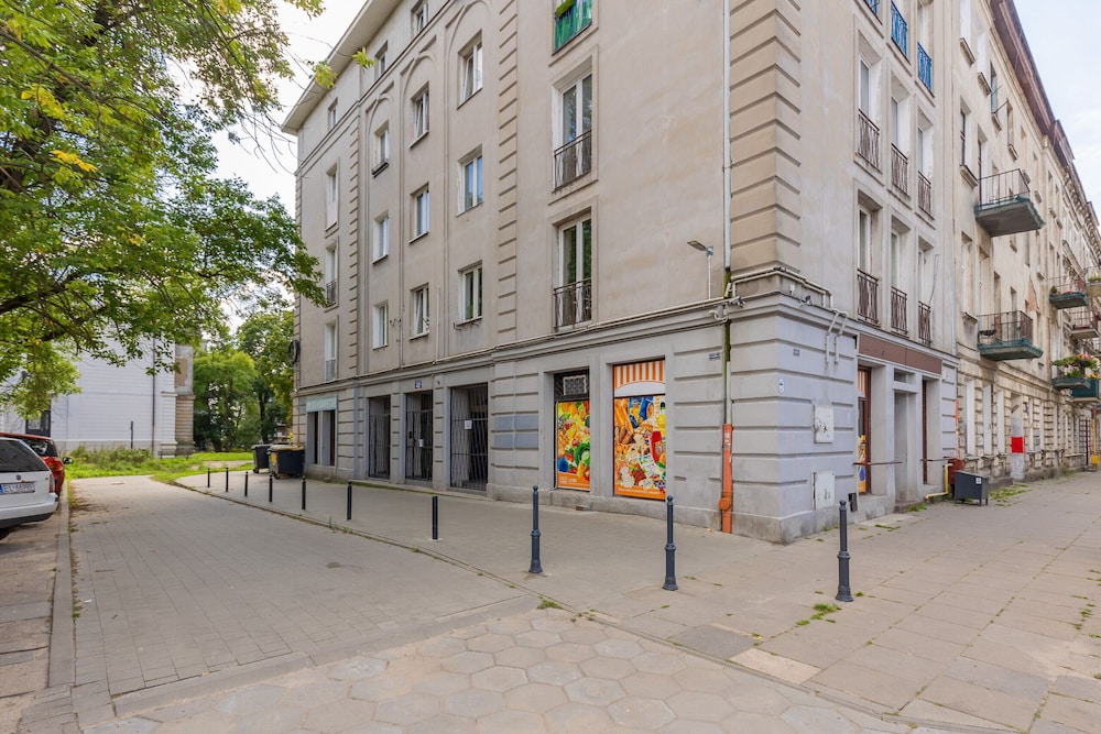 Modern Studio Abramowskiego by Renters view 2