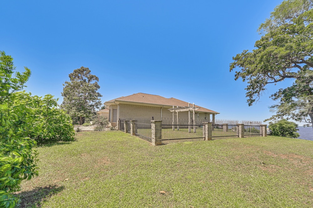 Boat Dock & Hot Tub: Waterfront Home in Milam!