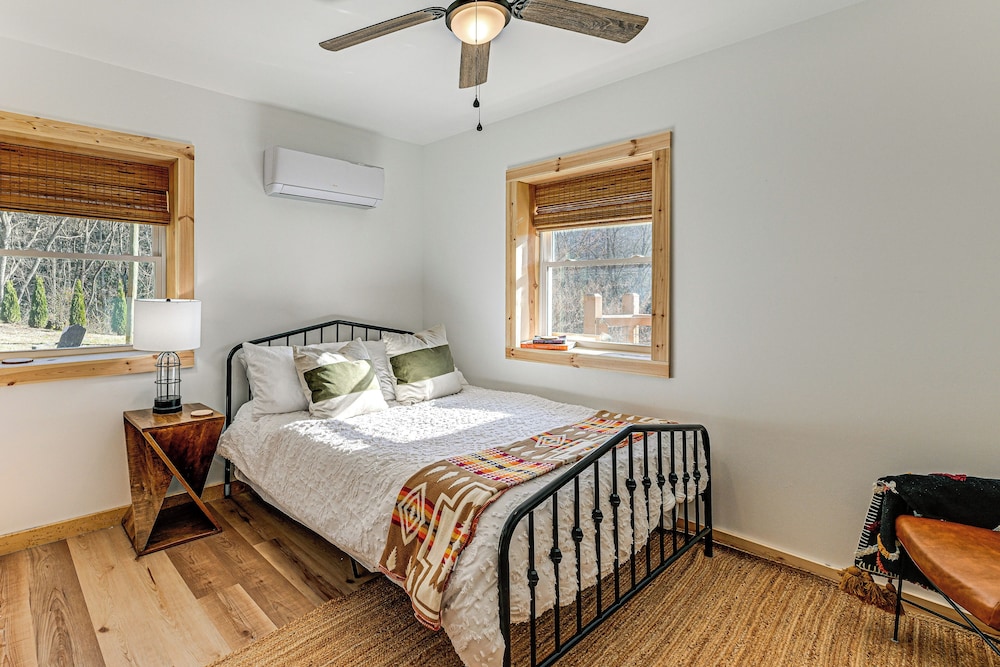 Remote Home w/ Deck & Grill in Scenic Tuckasegee!