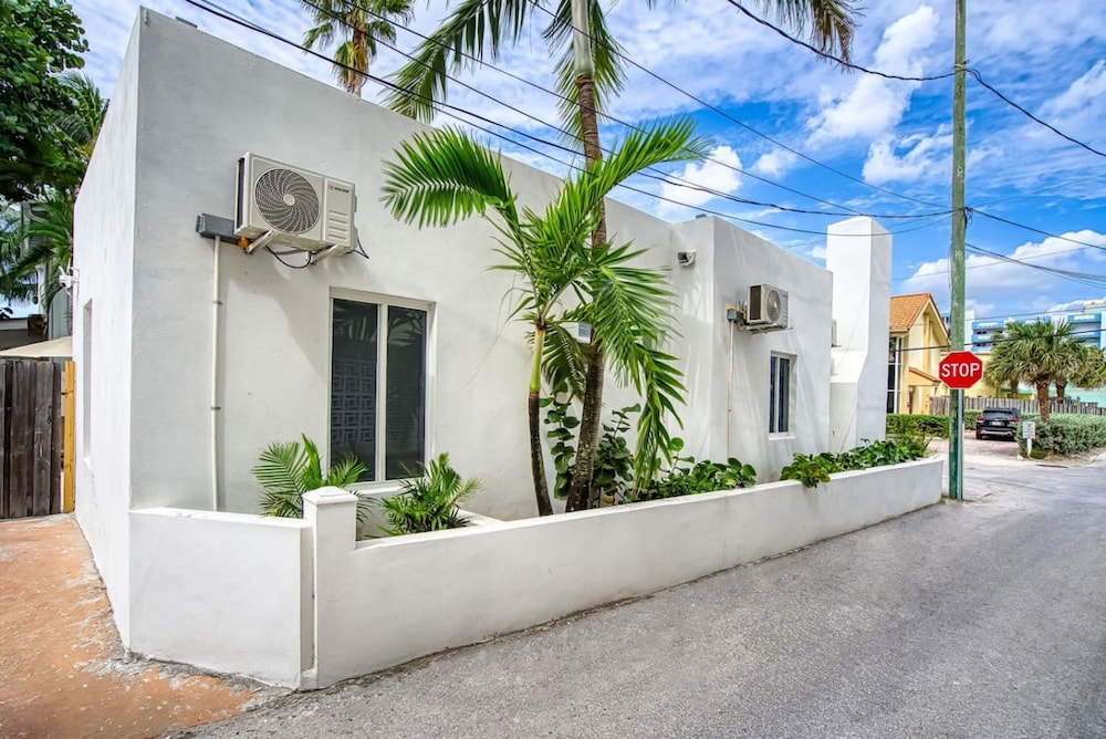 Casa Roselle 3 in Hollywood