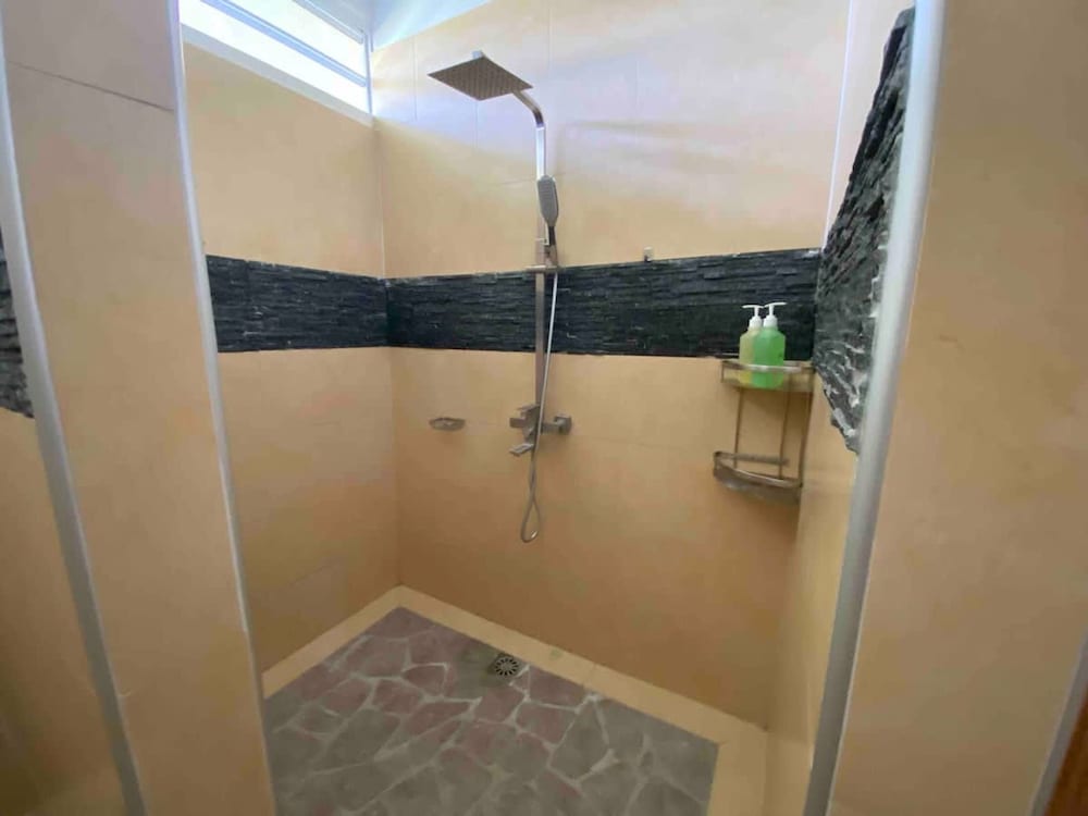 Fare Avea in Mahina With 3 Bedrooms and 2 Bathrooms