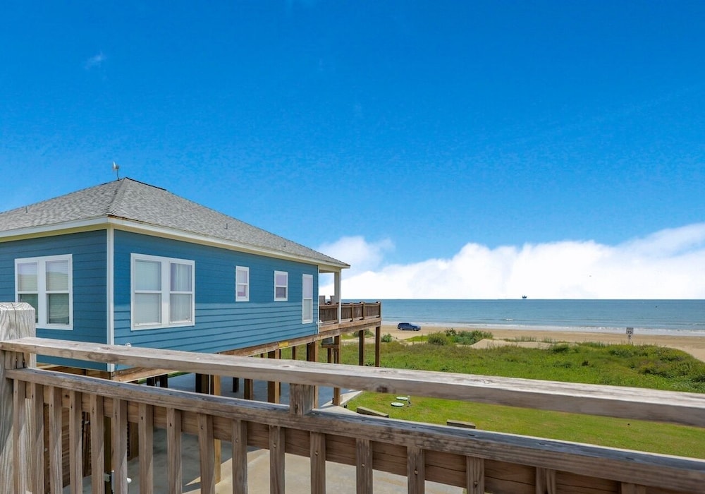 Chillax Inn 3 Bedroom Home by RedAwning