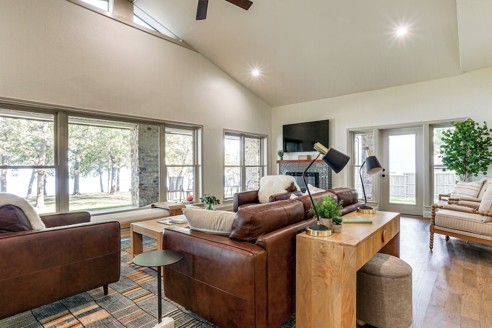 Family Friendly! Lakefront Escape in Pottsboro