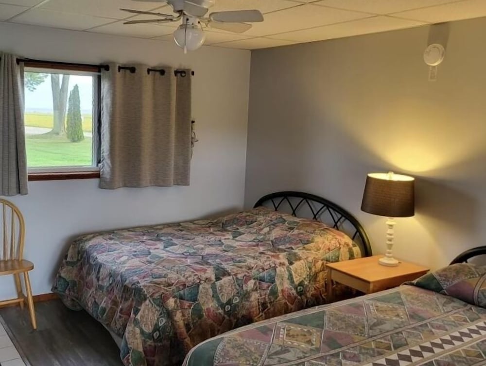 Lakeside Village Park Motel