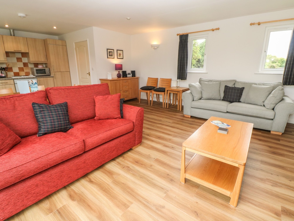 64 Waterside view 3