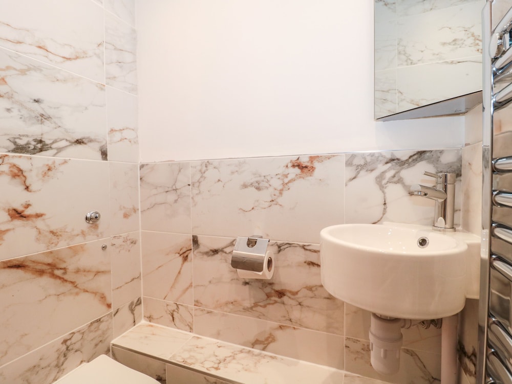 Purbeck Hotel Apartments - Flat 5