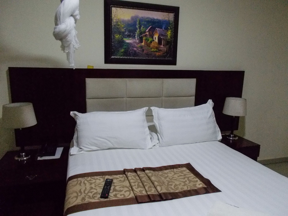 Four Pillars Lodge