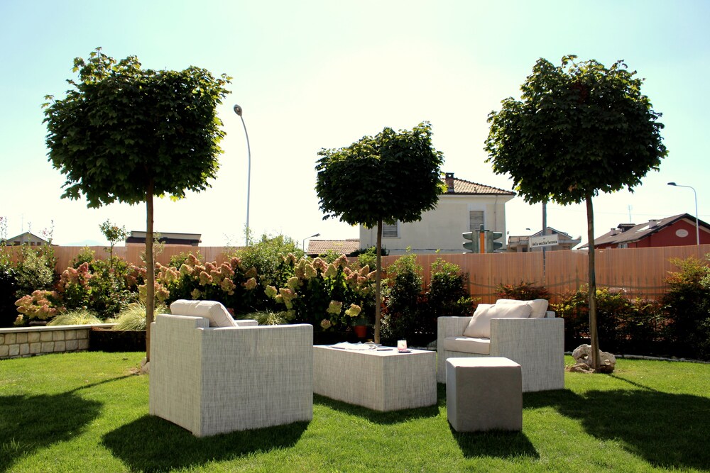Eremes Rooms & Apartments