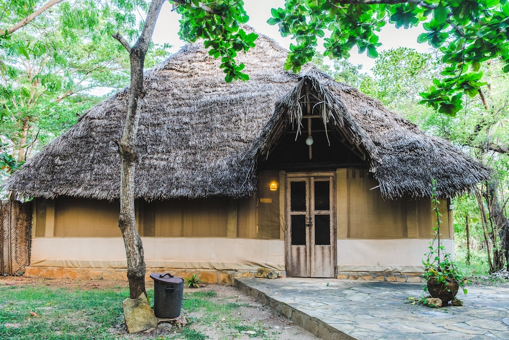 Mkoma Bay Tented Lodge