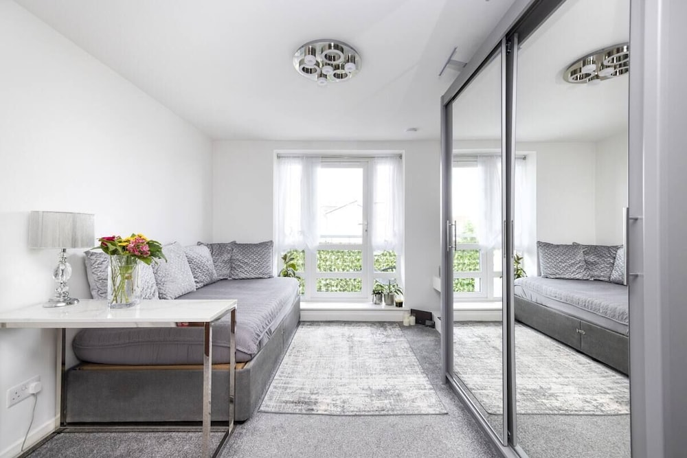 Elegant Flat with Balcony