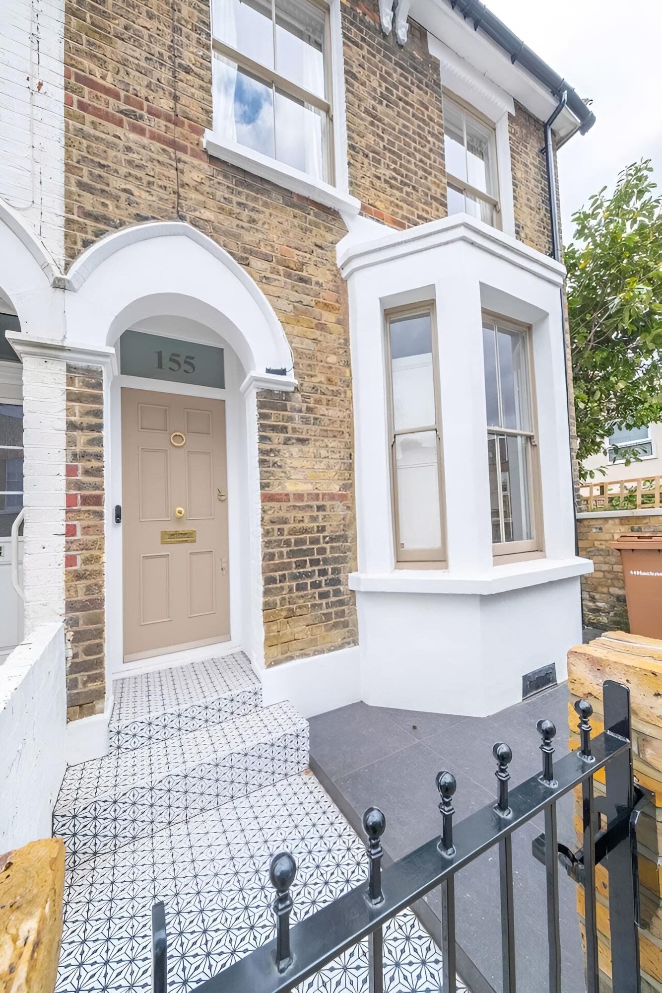 Beautiful Minimalistic 2BD House - Victoria Park