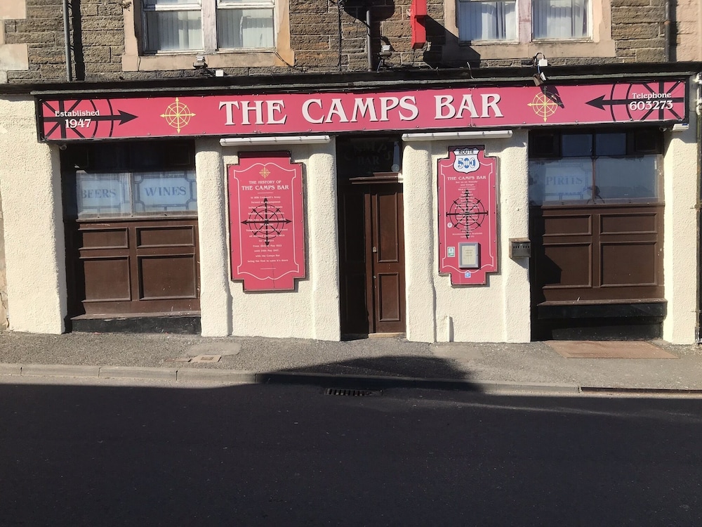 Hotel Harbour Bridge Camps Bar - Image 1