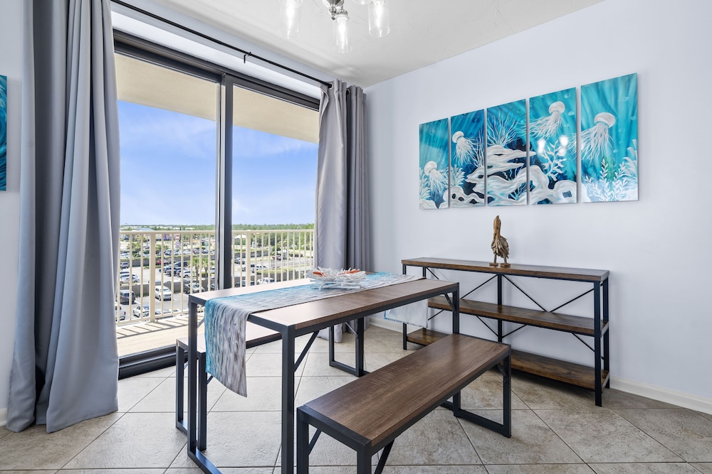 Pelican Pointe by Hosteeva