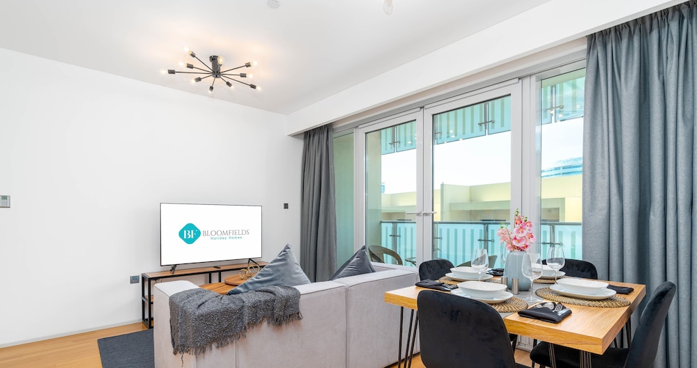 Bloomfields Stylish 1BR in Al Raha Beach