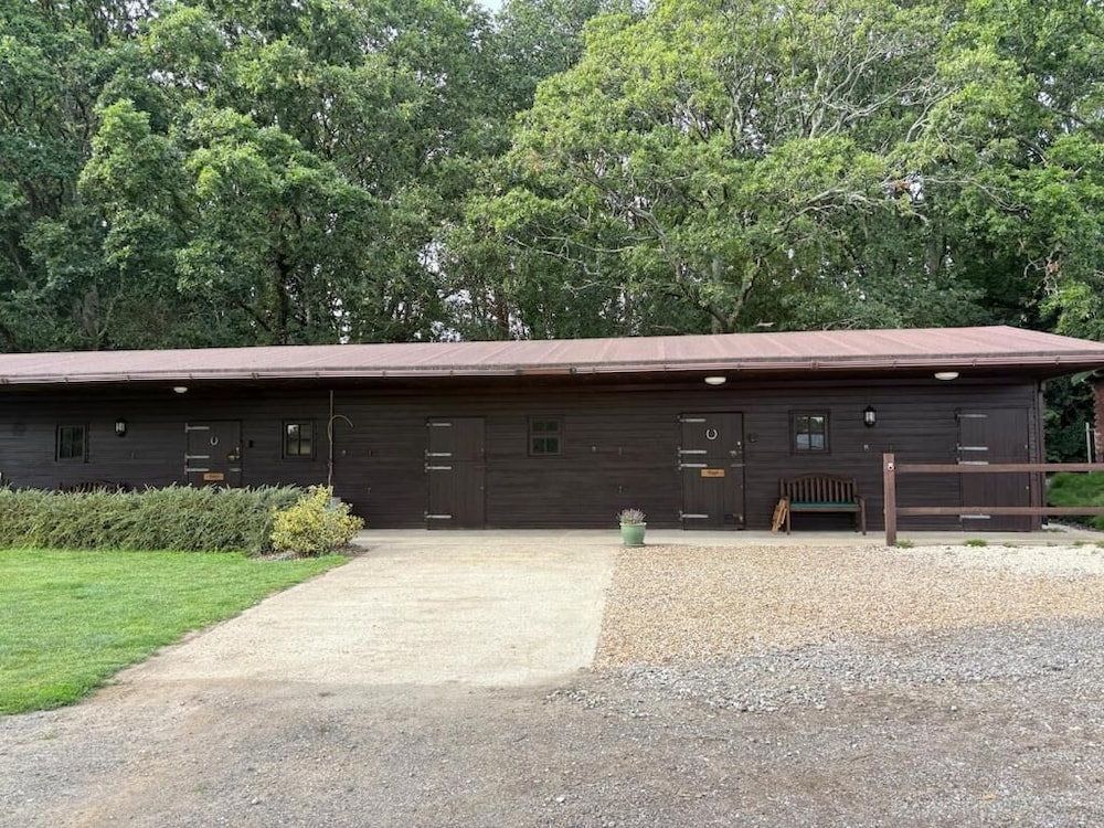 The Riley Stable- Cozy Getaway