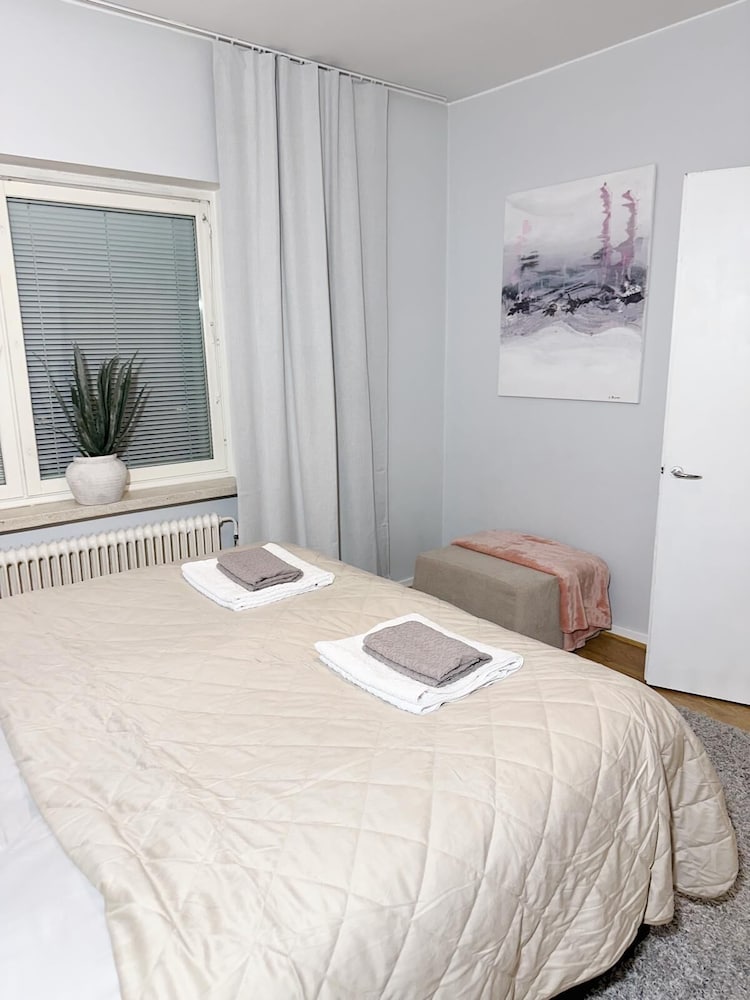 Bright & Cozy 2BR Home in Central Lahti