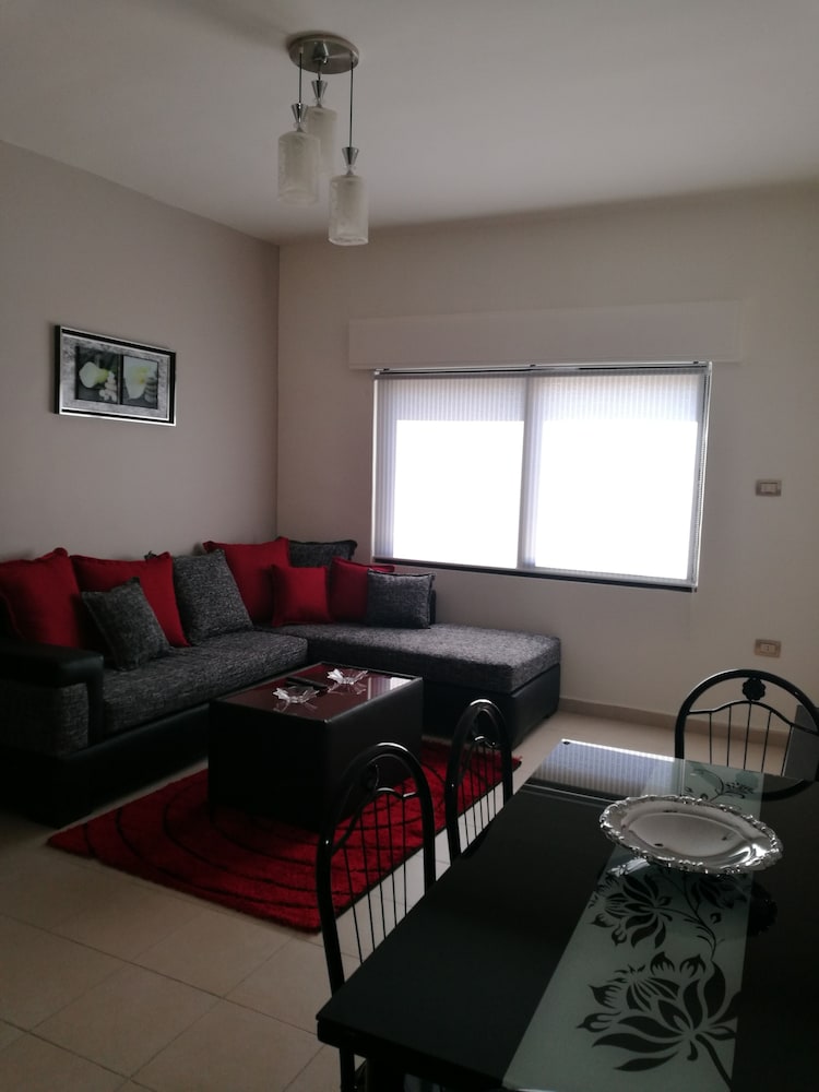 Cozy Dair Ghbar Apartments