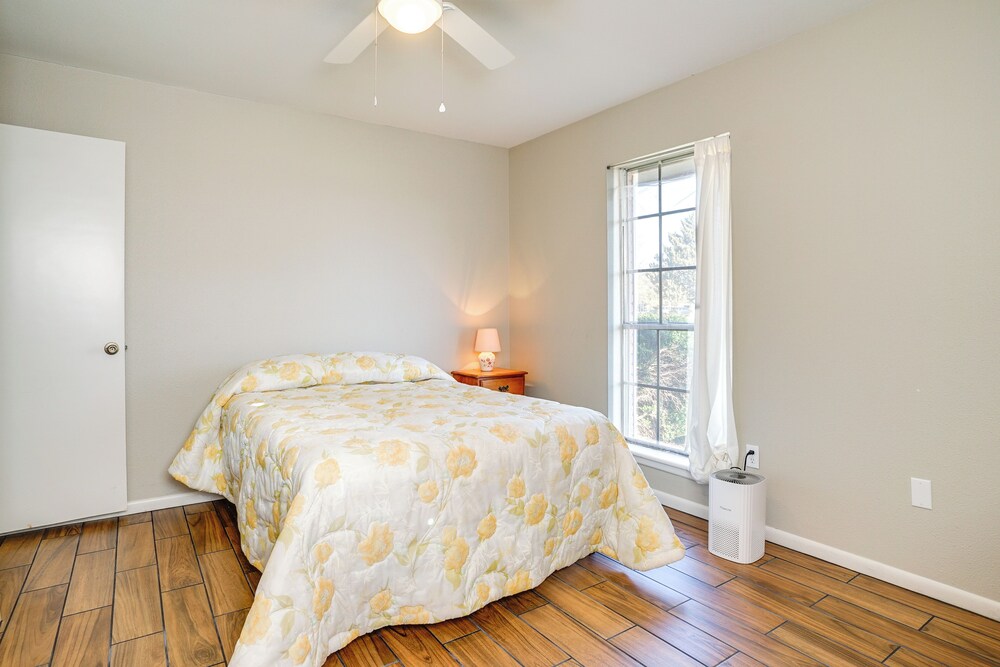 Family Friendly: Peaceful Home in Stamford!