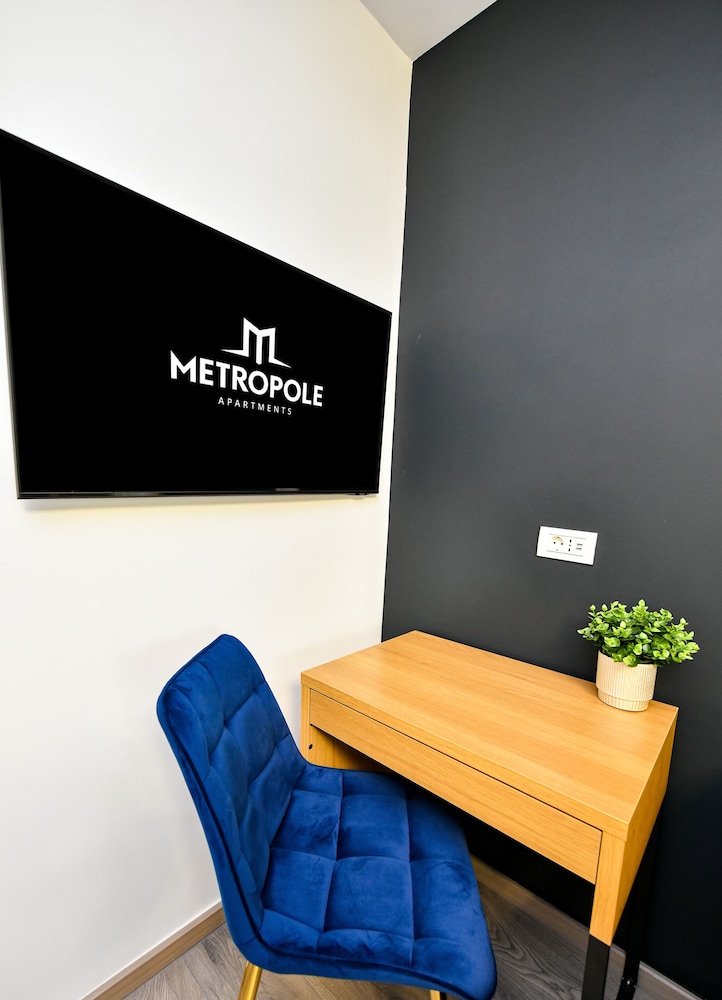 Metropole Apartments Central City