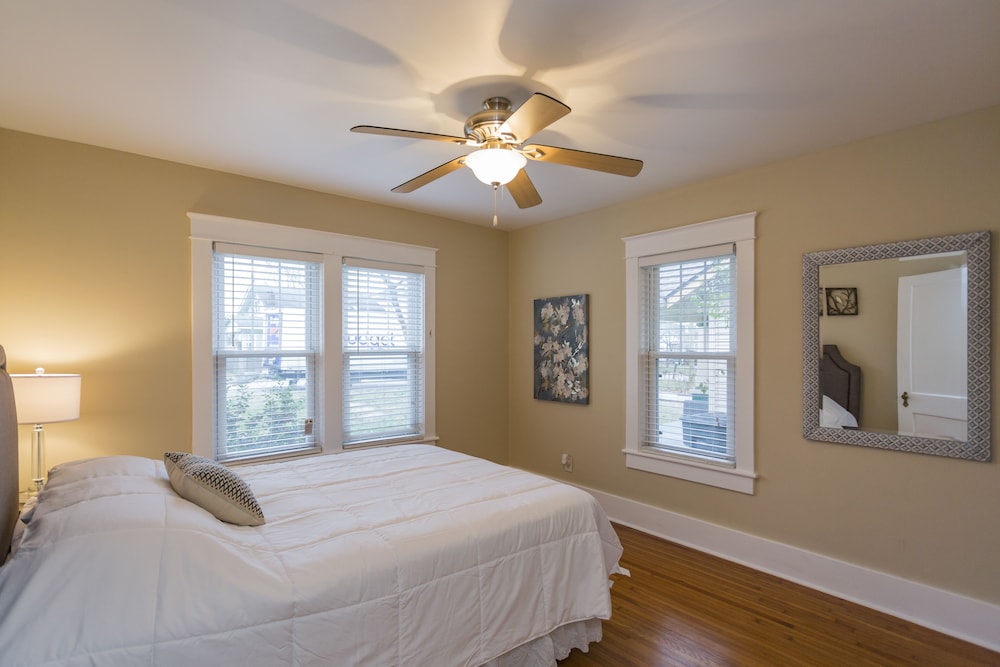 Red Nashville Beauty 3BD/2BT - 12Min from Downtown view 2