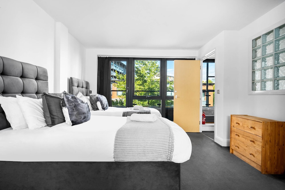 Modern Townhouse Close to Birmingham City Centre