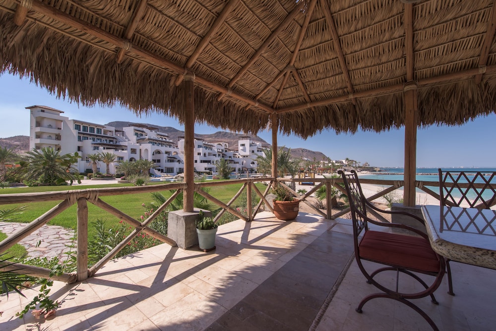 Playa de La Paz by Lumina
