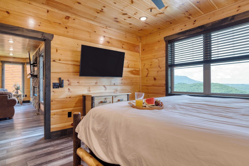 All Fun & Games by Avantstay Indoor Pool, Game Room, Theater, Mountain Views Near Pigeon Forge & Dollywood