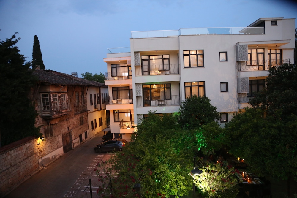 Bright Flat with Cute Balcony- PETUNYA