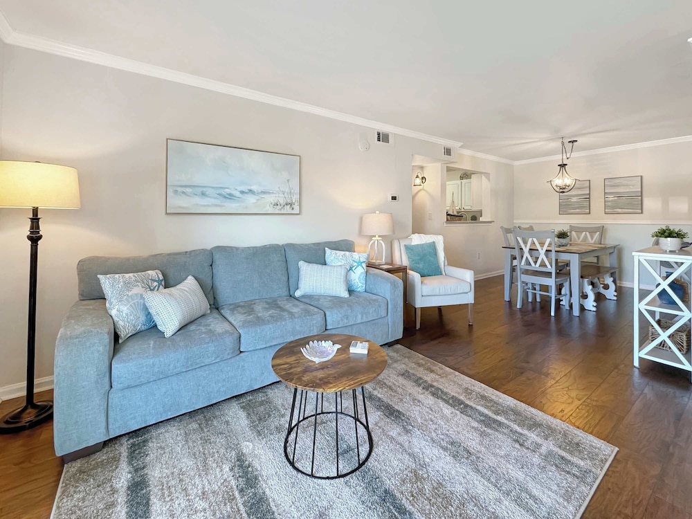 Coastal Retreat - Stay for 6!