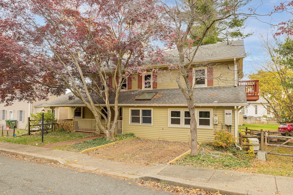 Updated Getaway w/ Sauna & Yard in Bloomsbury!