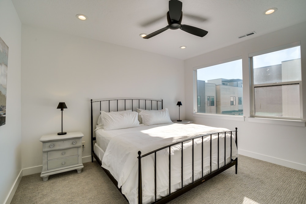 Modern Downtown Provo Townhome w/ Balcony! view 5