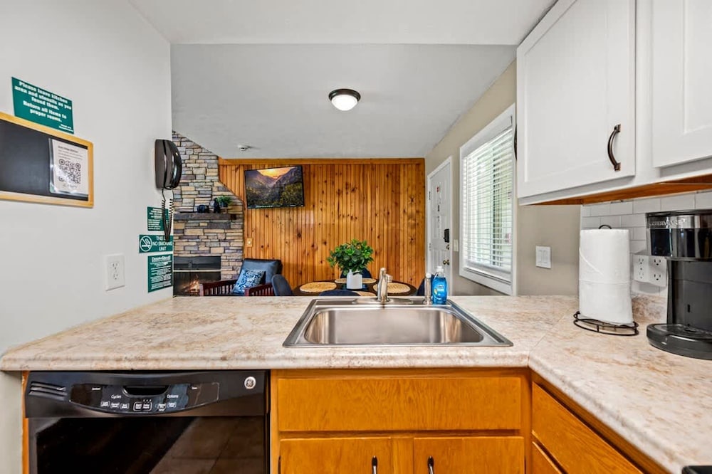 Indoor Pool Mountain Views Hot Tub Sleeps 6