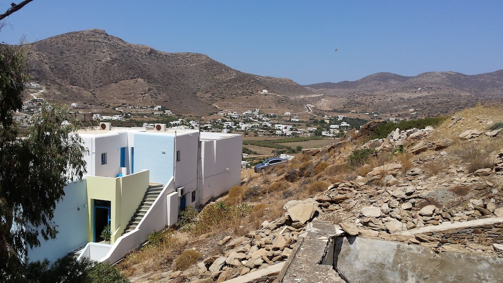 Grandma Vasiliki Rooms To Let