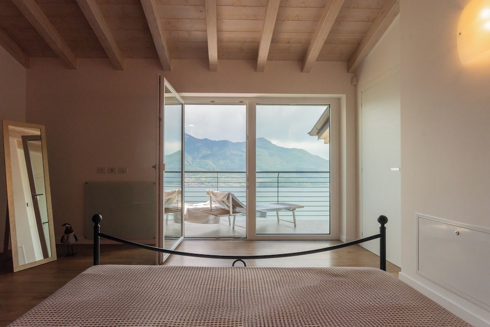 Blooms by the Lake by Rent all Como