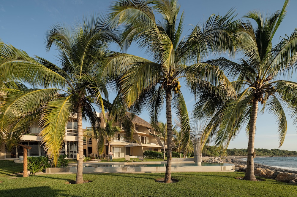 Beachfront Condo Los Panchos 101