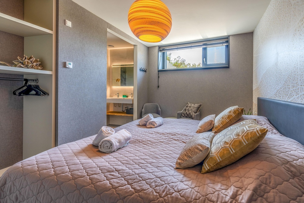 Modern, Luxurious and Sustainable Nature Villa