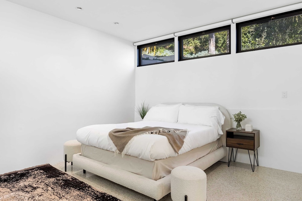 Kings Road West Hollywood Luxury Pool, Views, Firepit, Modern Design