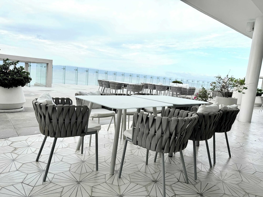 Bolongo 1BR Your Exclusive Oceanfront Escape